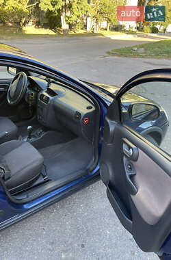 Хэтчбек Opel Corsa 2004 в 