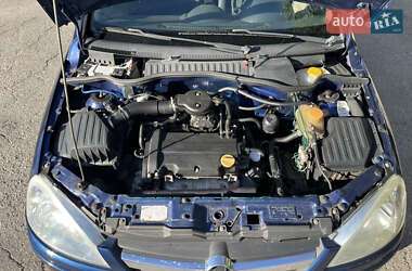 Хэтчбек Opel Corsa 2004 в 
