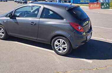 Хэтчбек Opel Corsa 2011 в 