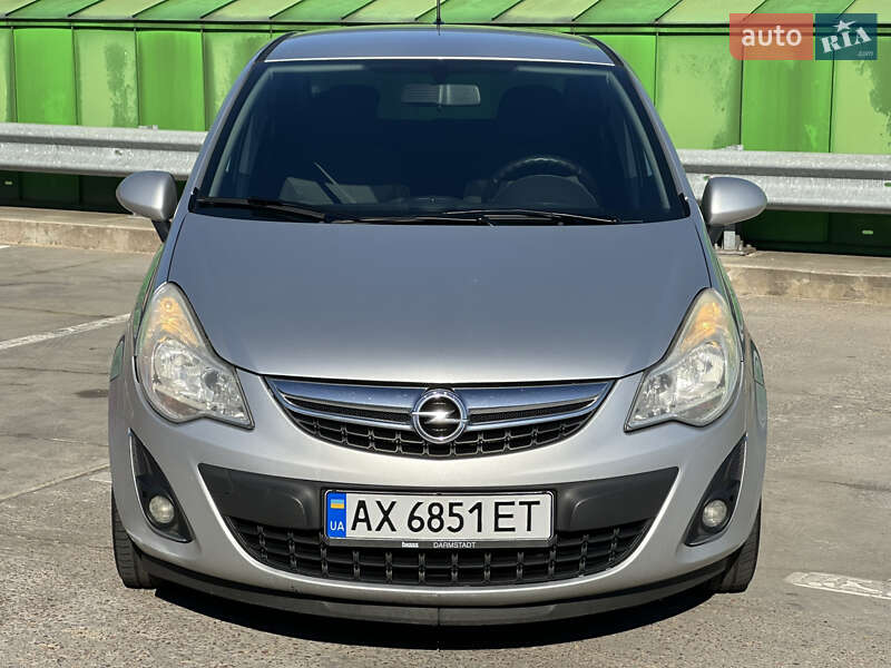 Хэтчбек Opel Corsa 2011 в Киеве