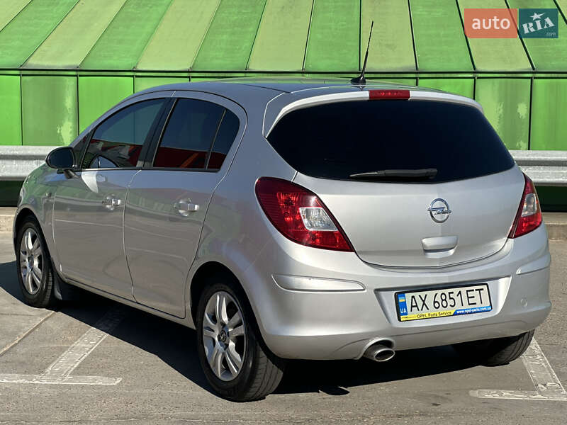 Хэтчбек Opel Corsa 2011 в Киеве