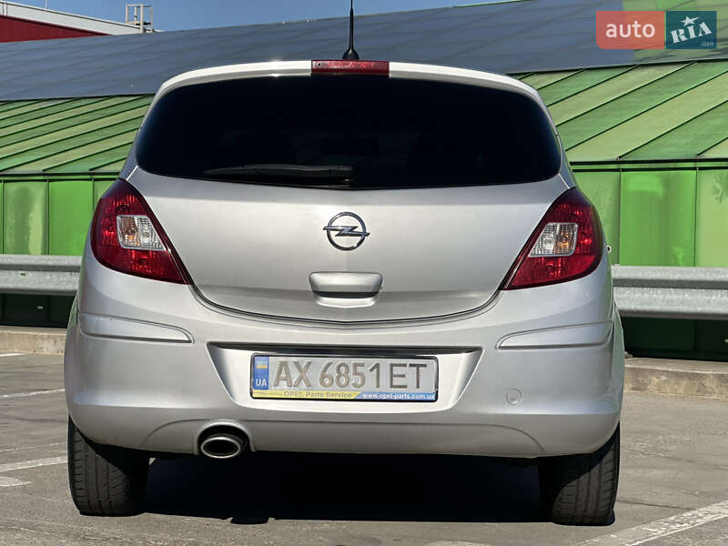 Хэтчбек Opel Corsa 2011 в Киеве