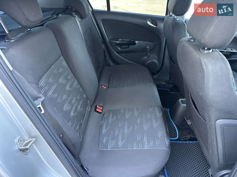 Хэтчбек Opel Corsa 2011 в Киеве