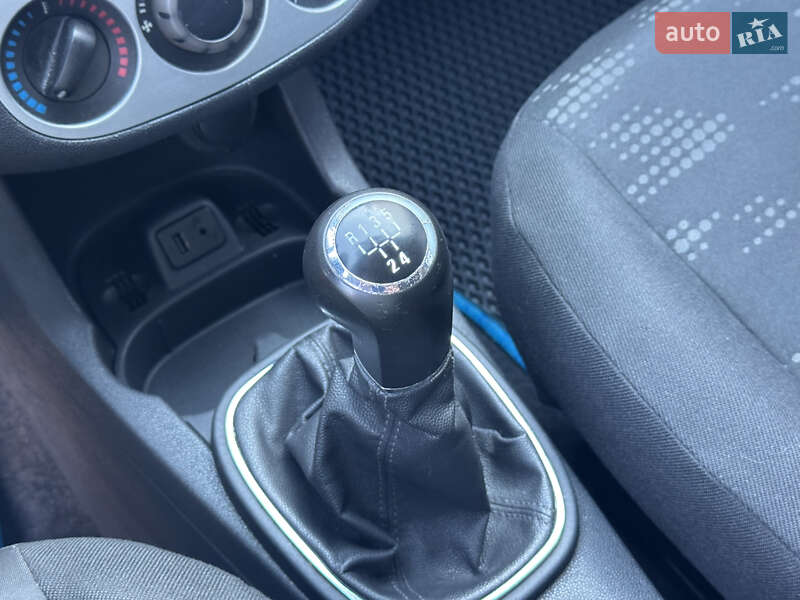 Хэтчбек Opel Corsa 2011 в Киеве