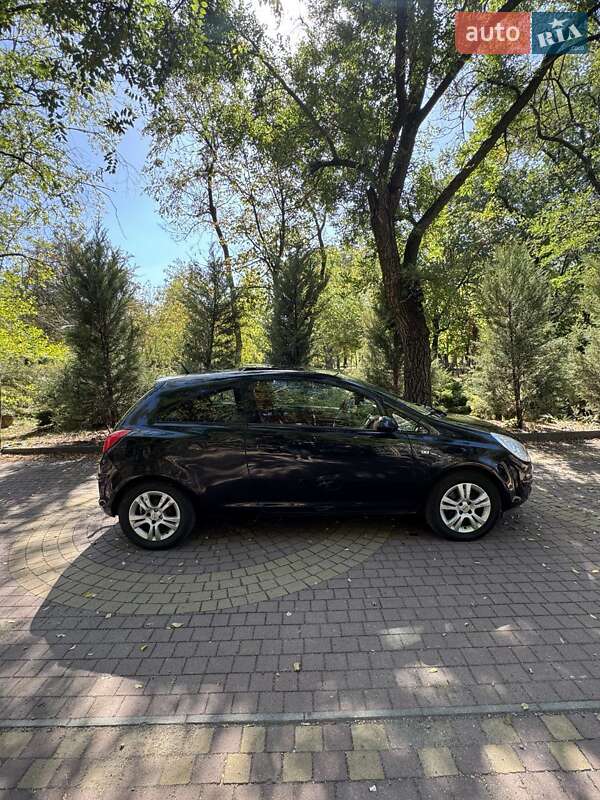 Хетчбек Opel Corsa 2009 в Запоріжжі