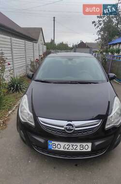 Хэтчбек Opel Corsa 2011 в 