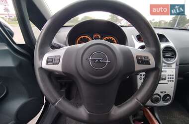 Хэтчбек Opel Corsa 2011 в 