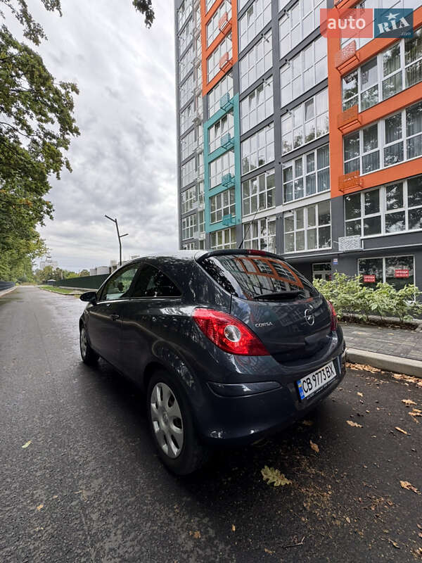 Хэтчбек Opel Corsa 2010 в Чернигове