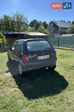 Хетчбек Opel Corsa 2000 в 