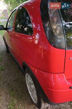 Хэтчбек Opel Corsa 2005 в 
