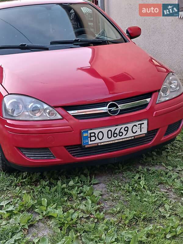 Хэтчбек Opel Corsa 2005 в 