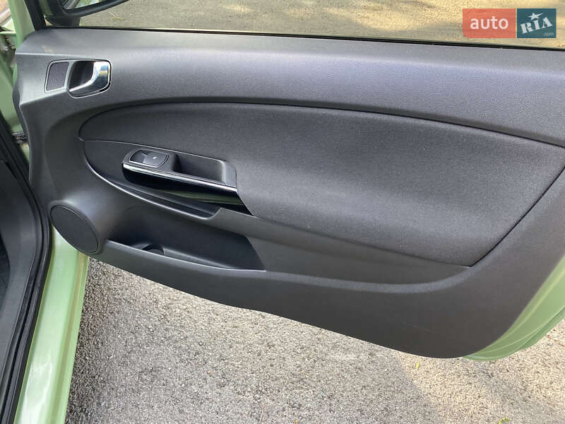 Хэтчбек Opel Corsa 2009 в Каменец-Подольском