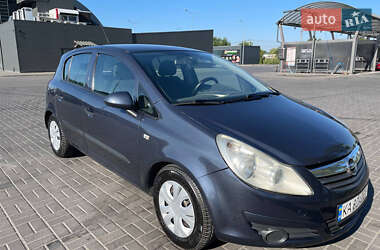 Хэтчбек Opel Corsa 2007 в 