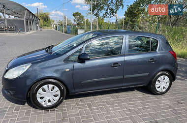Хэтчбек Opel Corsa 2007 в 
