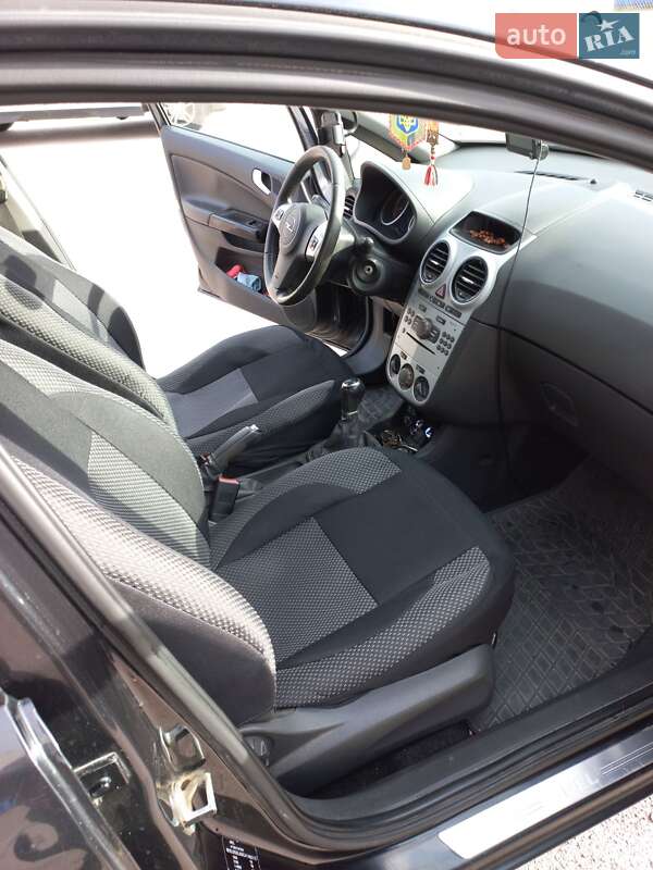 Хэтчбек Opel Corsa 2012 в Львове