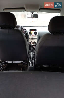 Хэтчбек Opel Corsa 2010 в 