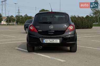 Хэтчбек Opel Corsa 2010 в 