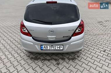 Хэтчбек Opel Corsa 2010 в 