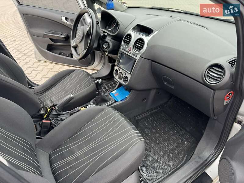 Хэтчбек Opel Corsa 2010 в Виннице