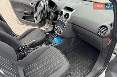 Хэтчбек Opel Corsa 2010 в 