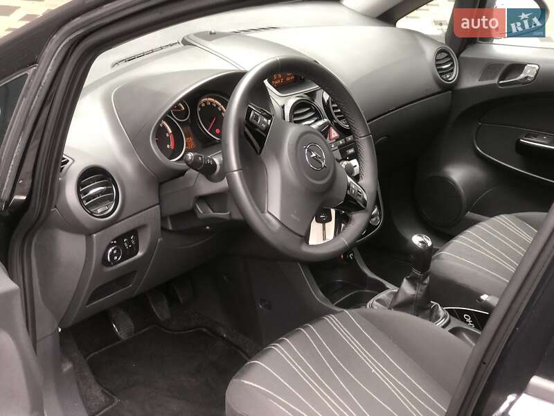 Хэтчбек Opel Corsa 2011 в Ивано-Франковске
