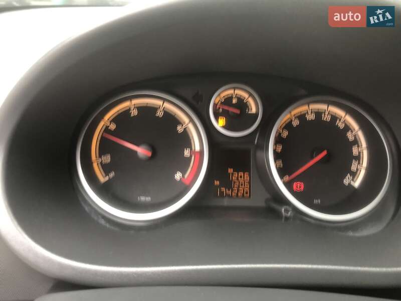 Хэтчбек Opel Corsa 2011 в Ивано-Франковске