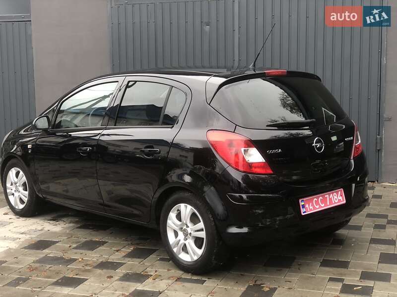 Хэтчбек Opel Corsa 2011 в Ивано-Франковске