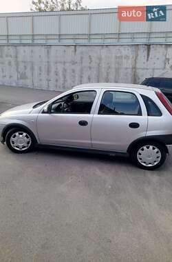 Хэтчбек Opel Corsa 2002 в 
