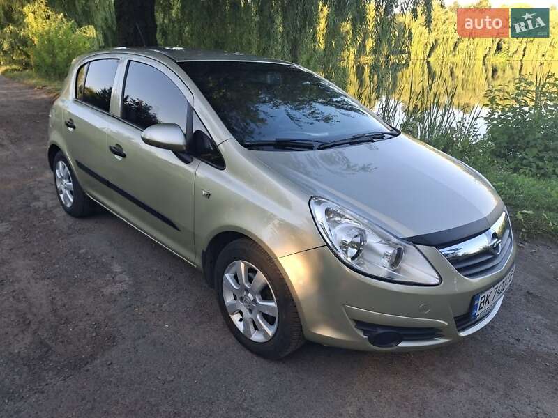 Хэтчбек Opel Corsa 2008 в 