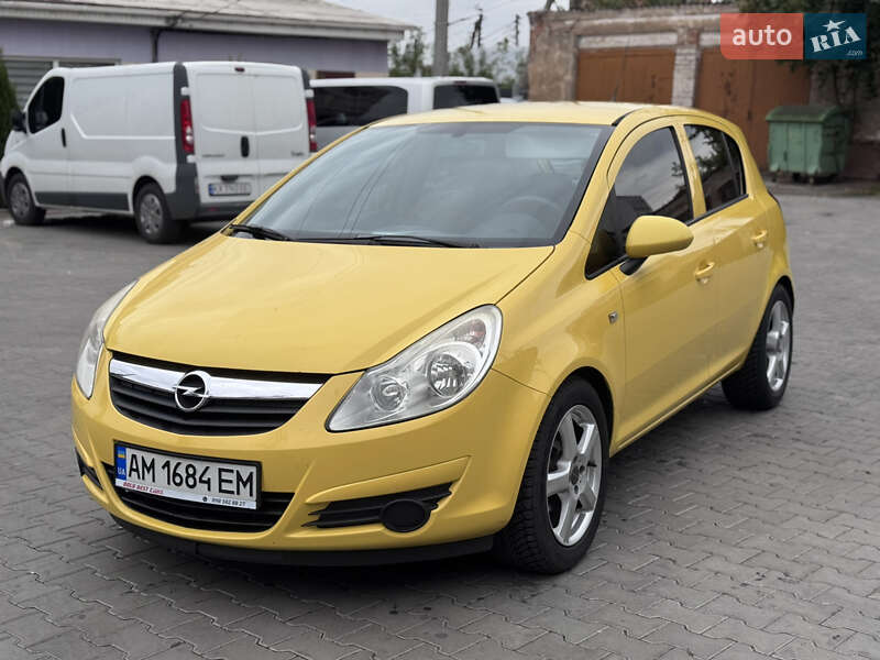 Хэтчбек Opel Corsa 2008 в 