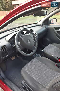 Хэтчбек Opel Corsa 2005 в 