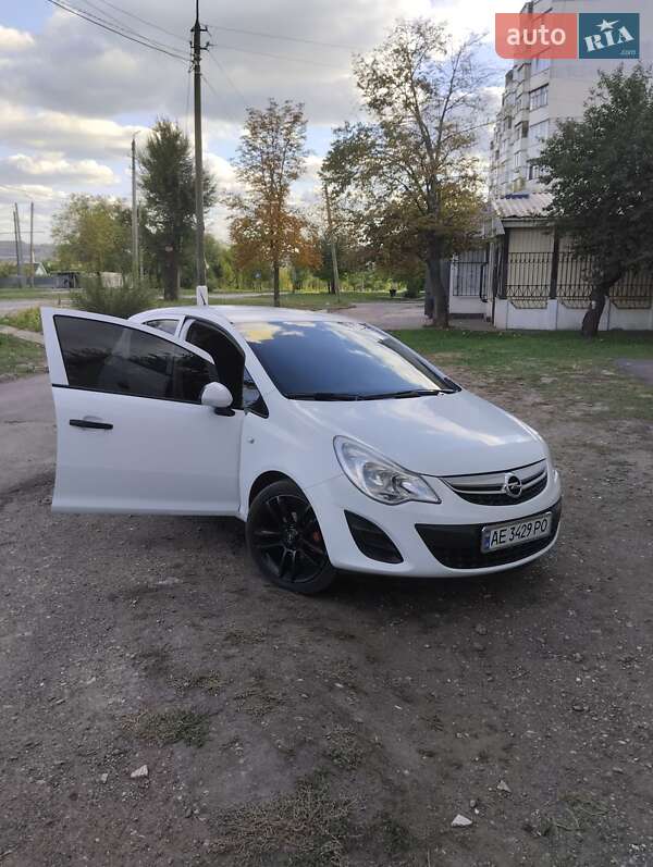 Хэтчбек Opel Corsa 2012 в Кривом Роге