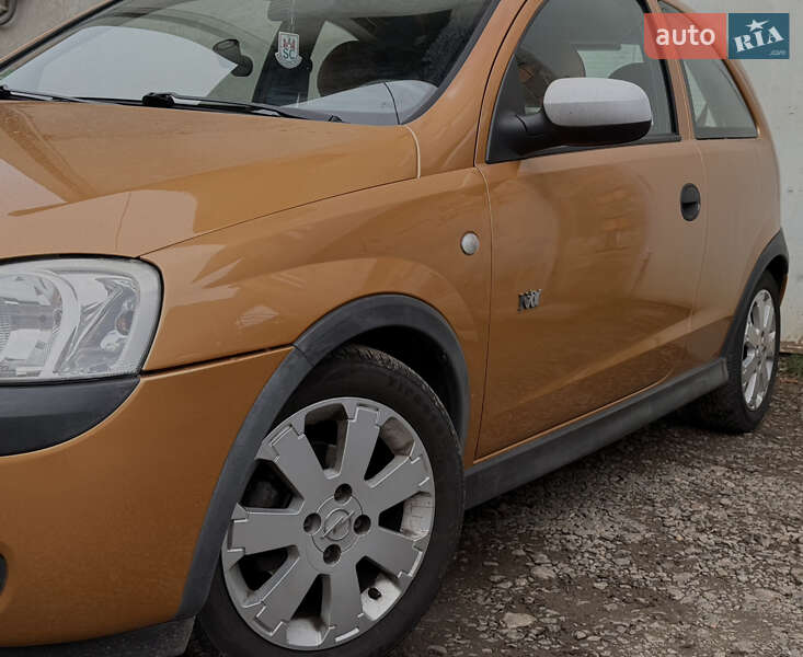 Хэтчбек Opel Corsa 2003 в Дрогобыче