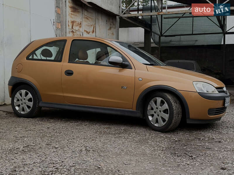 Хэтчбек Opel Corsa 2003 в Дрогобыче