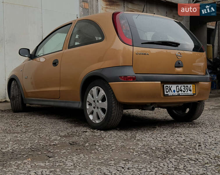 Хэтчбек Opel Corsa 2003 в Дрогобыче