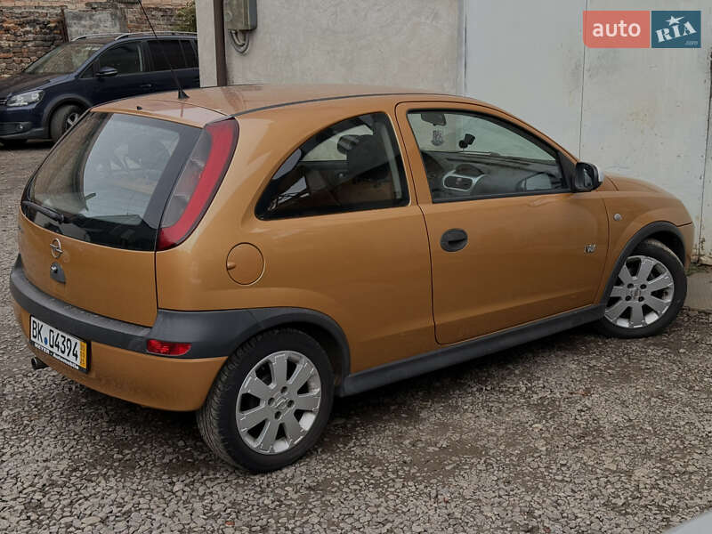 Хэтчбек Opel Corsa 2003 в Дрогобыче