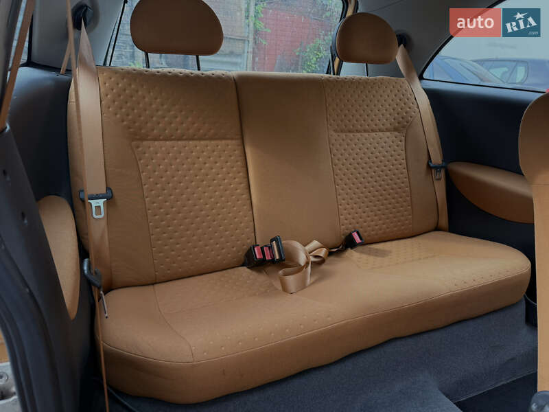 Хэтчбек Opel Corsa 2003 в Дрогобыче