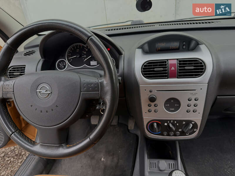 Хэтчбек Opel Corsa 2003 в Дрогобыче