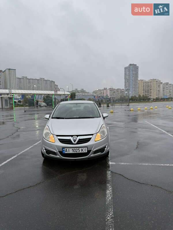 Хэтчбек Opel Corsa 2008 в Киеве