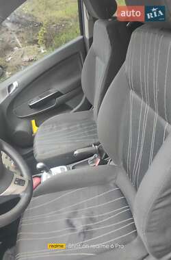 Хэтчбек Opel Corsa 2007 в 
