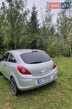 Хэтчбек Opel Corsa 2010 в 