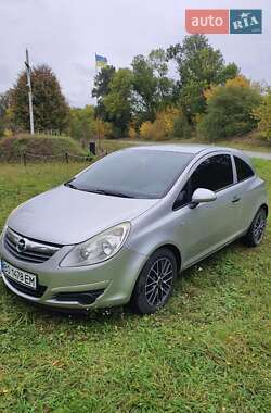 Хэтчбек Opel Corsa 2010 в 