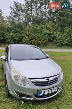 Хэтчбек Opel Corsa 2010 в 