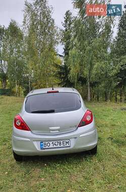 Хэтчбек Opel Corsa 2010 в 