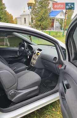 Хэтчбек Opel Corsa 2010 в 