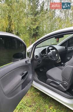 Хэтчбек Opel Corsa 2010 в 