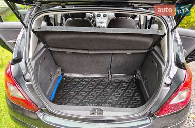 Хэтчбек Opel Corsa 2010 в 