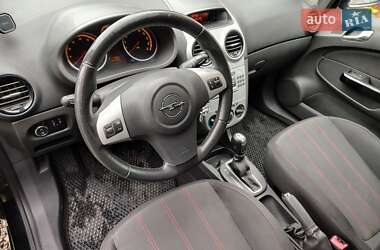 Хэтчбек Opel Corsa 2010 в 