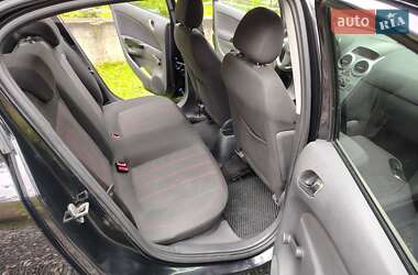 Хэтчбек Opel Corsa 2010 в 