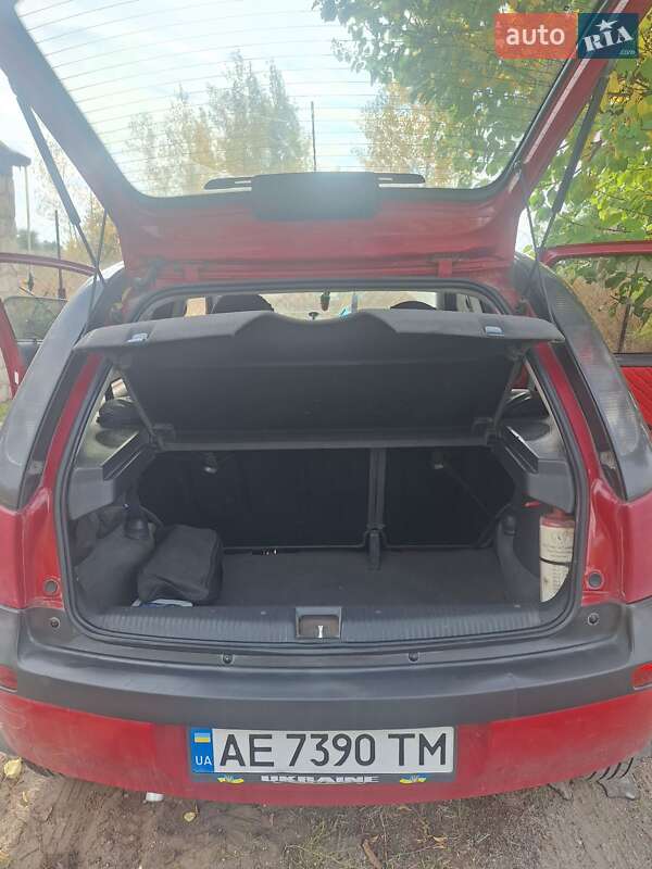 Хэтчбек Opel Corsa 2003 в Каменском